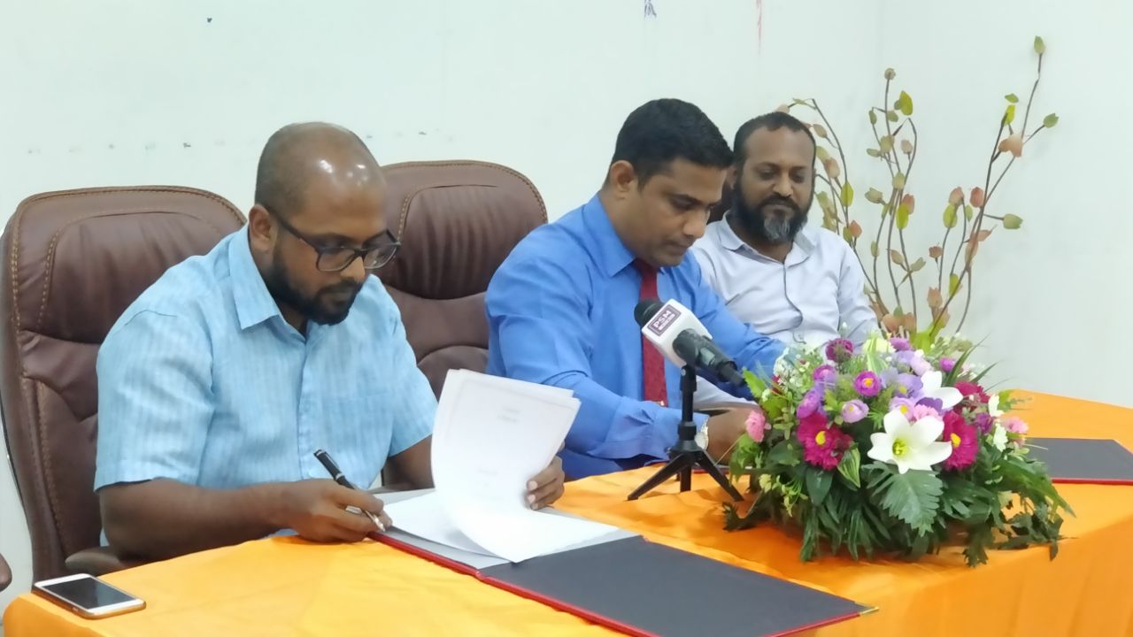 The Academy of Dhivehi Language today signed into a MOU with MOSS